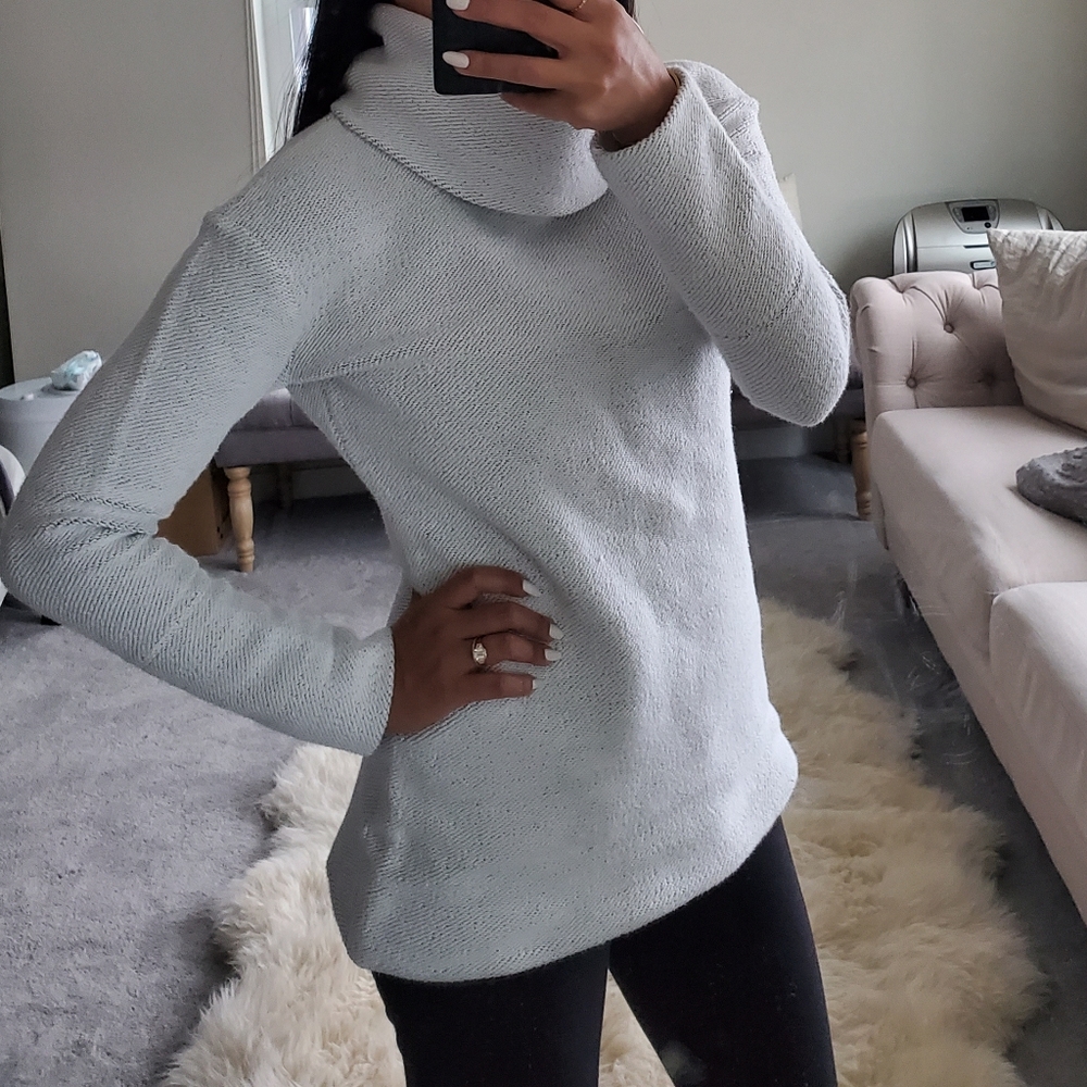 Turtle neck sweatshirt